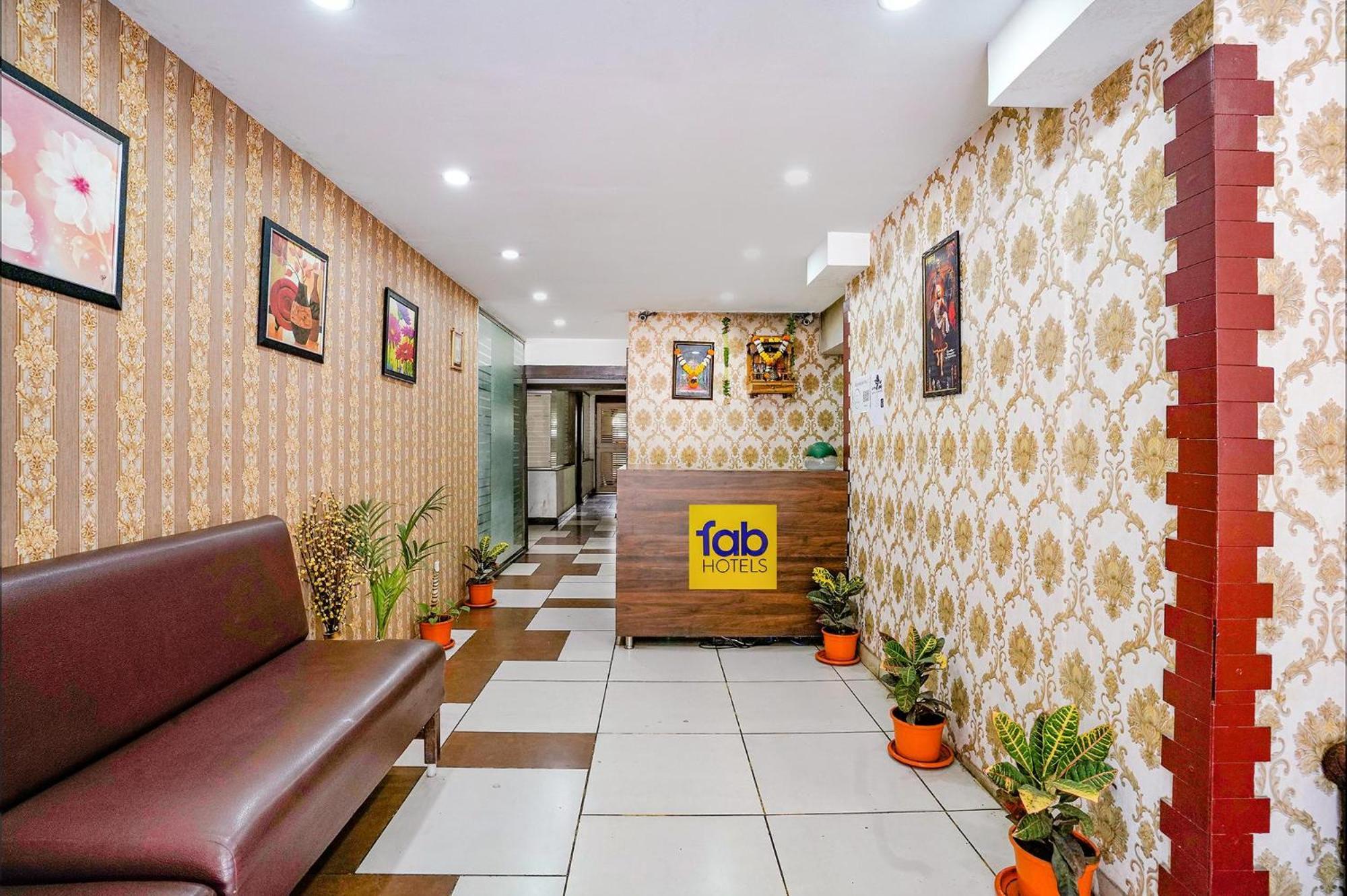 Hotel Gargi Deluxe Pune Exterior foto