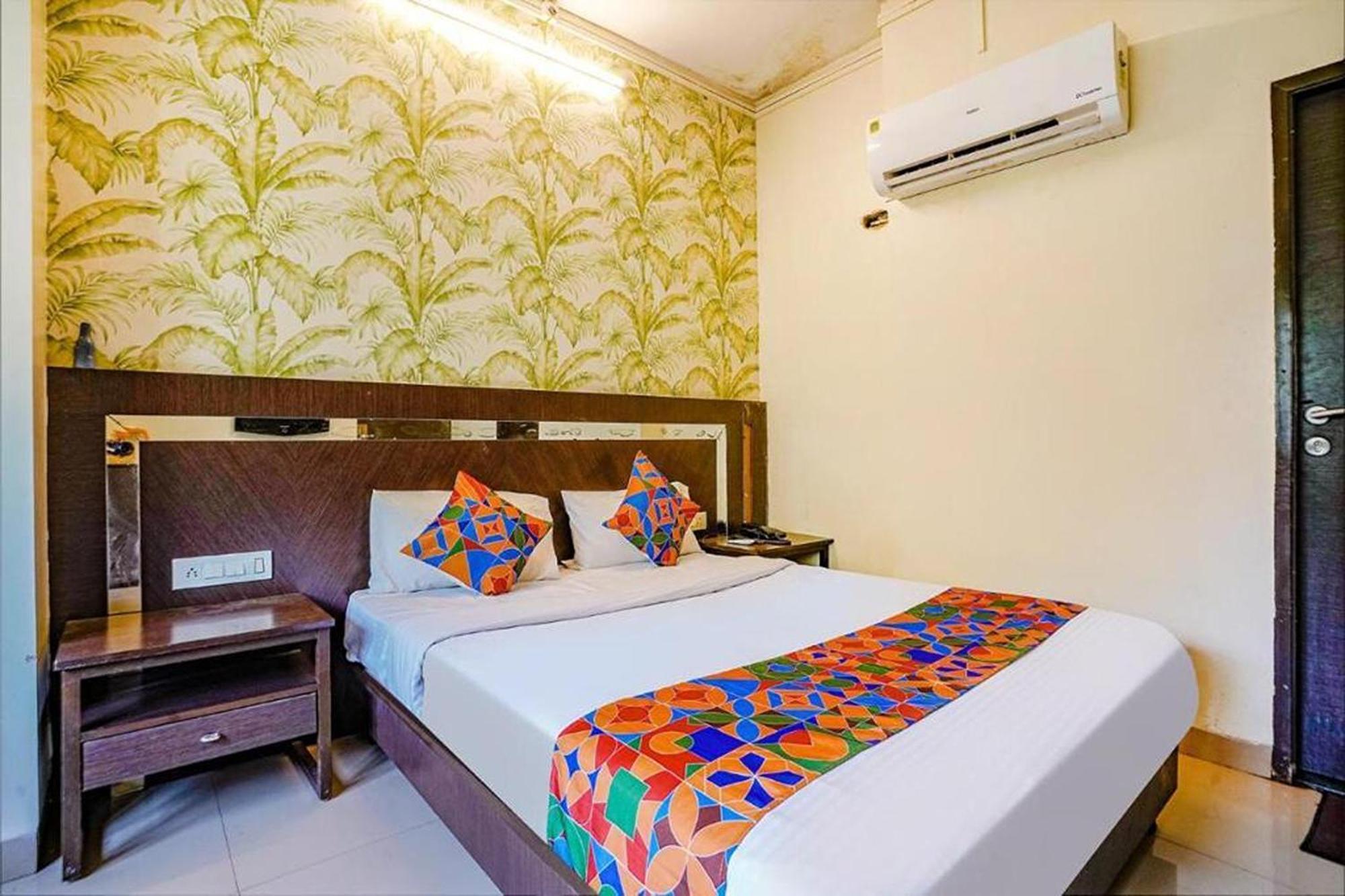 Hotel Gargi Deluxe Pune Exterior foto
